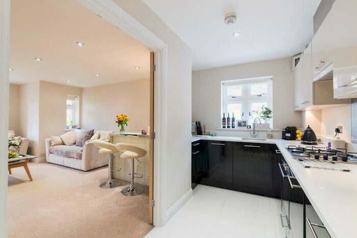 2 Bedroom Flat To Rent In Ember Lane, Esher, KT10