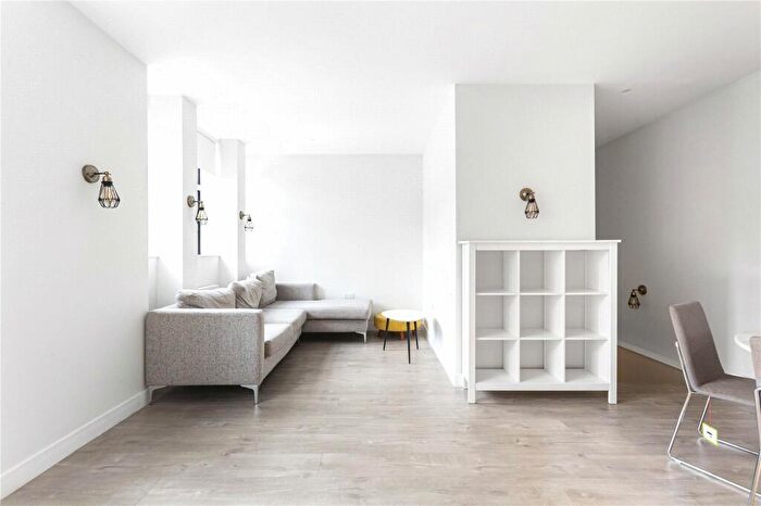 2 Bedroom Apartment To Rent In Varden Street, Whitechapel, London, E1
