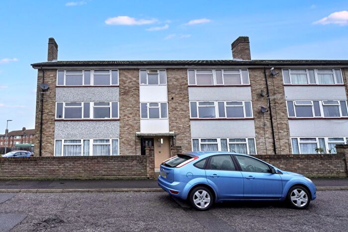 1 Bedroom Flat For Sale In Dedworth Road, Windsor, SL4