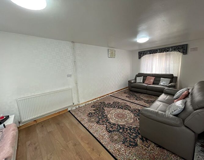 3 Bedroom Town House For Sale In Clifford Street, Off Tudor Road, Leicester, LE3