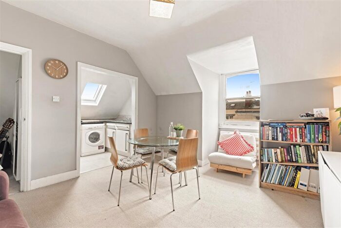 1 Bedroom Flat To Rent In Fulham Road, Fulham, London, SW6