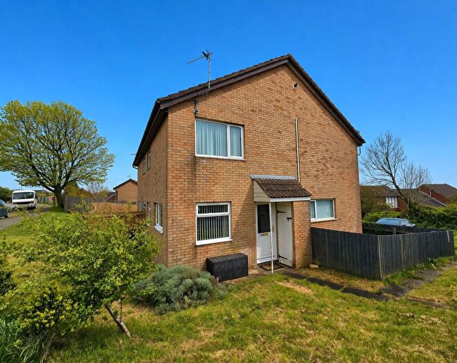1 Bedroom Link Detached House For Sale In Hazeldene Avenue, Brackla, CF31