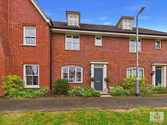 3 Bedroom Town House For Sale In Willis Crescent, Ipswich, IP4