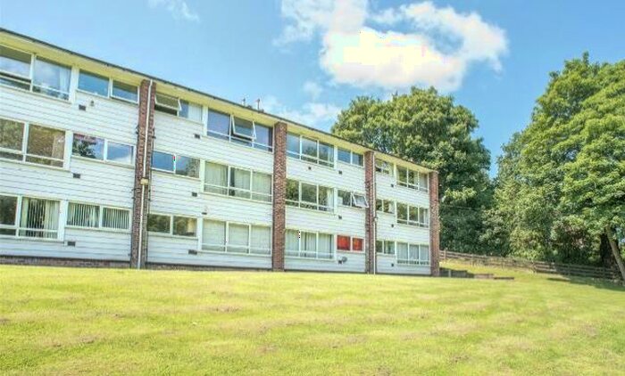 2 Bedroom Flat To Rent In Gledhow Court, Chapel Allerton, Leeds, LS7