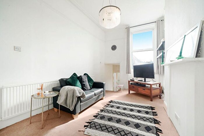 2 Bedroom Flat To Rent In Fortune Green Road, London, NW6