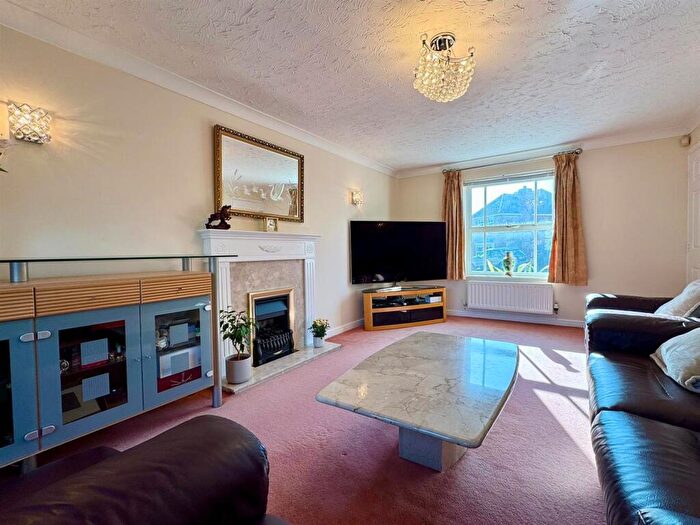 4 Bedroom Detached House For Sale In Sycamore Close, Sutton Coldfield, B76