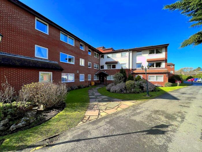 Houses for sale & to rent in PR8 3PH, Kenilworth Road, Ainsdale Southport