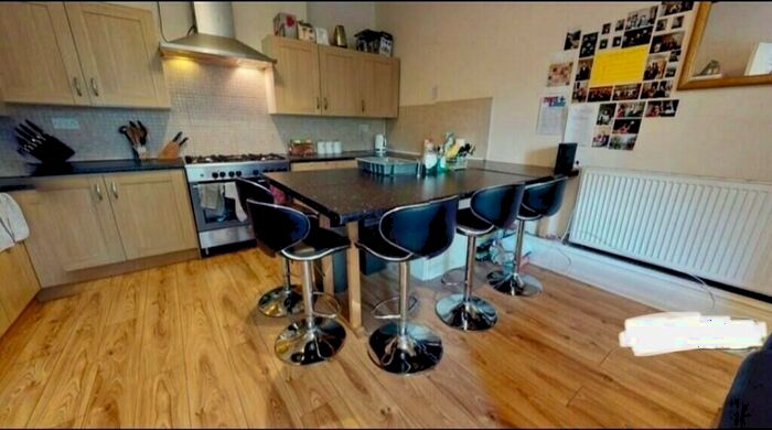 5 Bedroom House To Rent In *£Pppw* Derby Road, Lenton, NG7