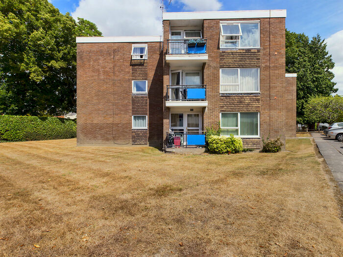 2 Bedroom Apartment To Rent In April Close, Horsham, RH12