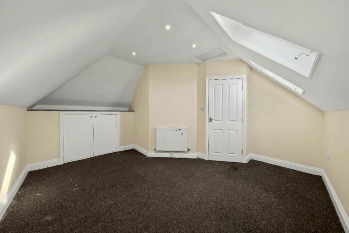 2 Bedroom Flat To Rent In Parkside, Ilford, IG1