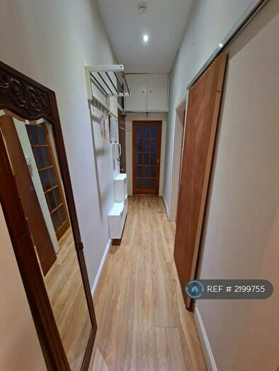 2 Bedroom Flat To Rent In Tay Street, Edinburgh, EH11