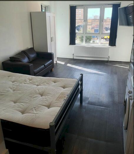 Studio To Rent In Raymouth Road, London, SE16