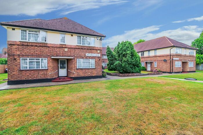2 Bedroom Flat To Rent In Beverley Court, Kenton Lane, Kenton, HA3