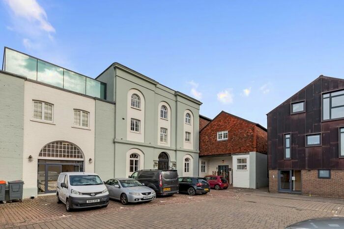 2 Bedroom Flat To Rent In Thomas Street, Lewes, BN7