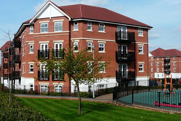 2 Bedroom Flat For Sale In Bell Chase, Aldershot, GU11