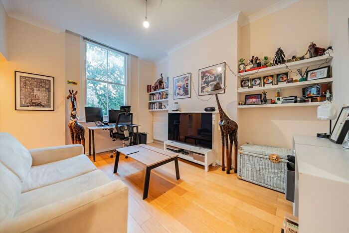 1 Bedroom Flat To Rent In Kempsford Gardens, Earls Court, SW5