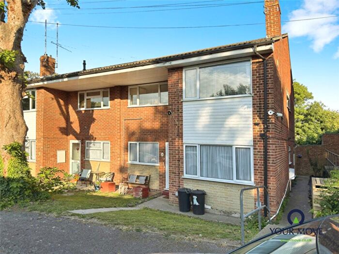 2 Bedroom Maisonette For Sale In Sundew Grove, Ramsgate, Kent, CT11