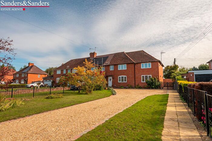 4 Bedroom Semi-Detached House For Sale In Grafton Lane, Bidford-On-Avon, Alcester, B50