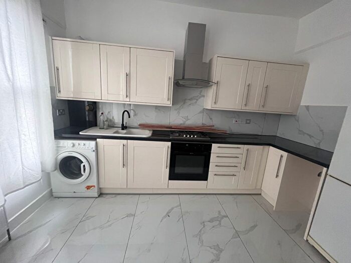 2 Bedroom Flat To Rent In Raleigh Road, London, N8