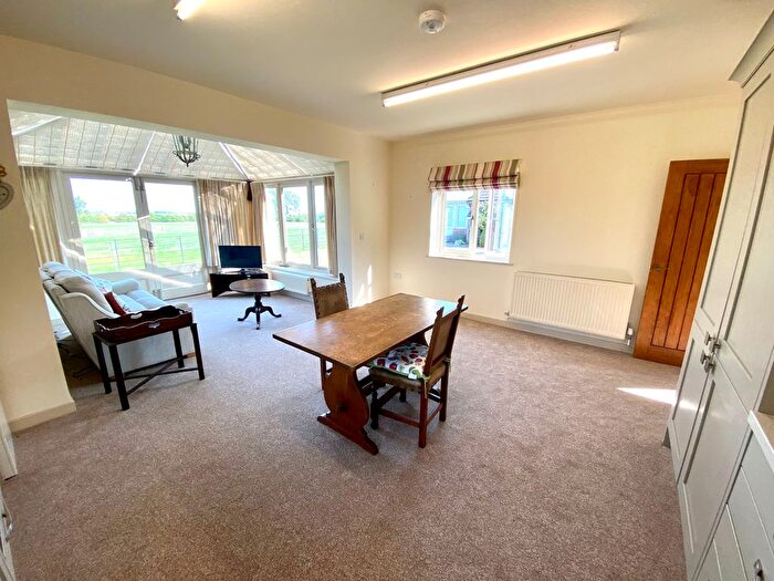 2 Bedroom Bungalow To Rent In Main Street, Newark, NG23