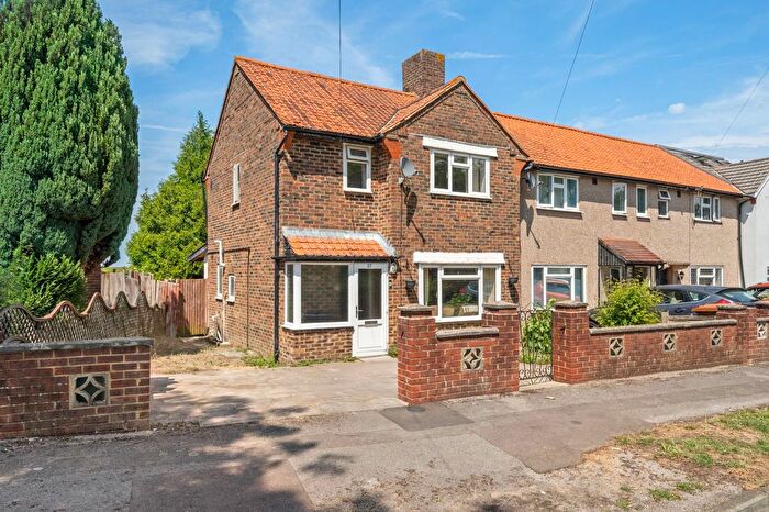 3 Bedroom End Of Terrace House For Sale In Courtney Crescent, Carshalton, SM5