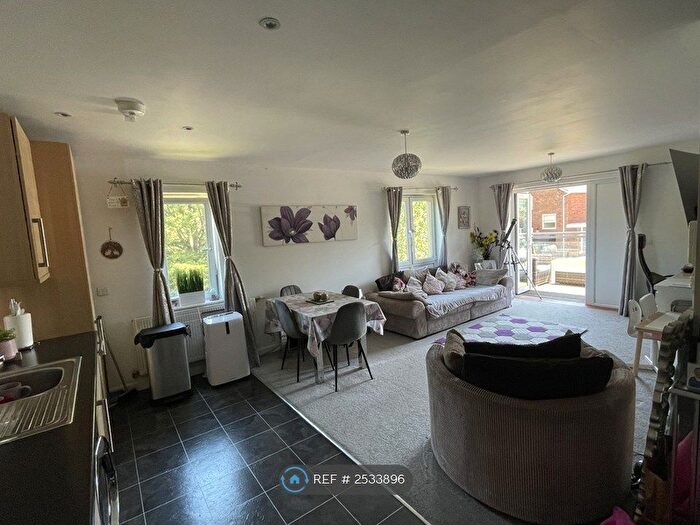 2 Bedroom Flat To Rent In Falconers Road, Luton, LU2