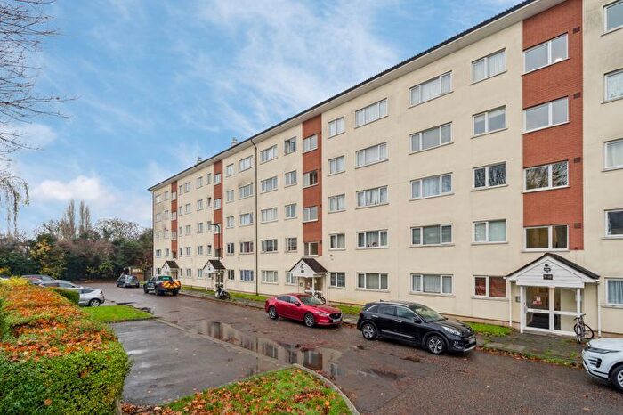 2 Bedroom Flat For Sale In Byron Way, Northolt, UB5
