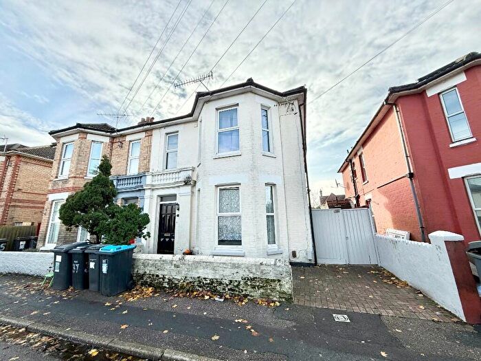 2 Bedroom Flat To Rent In Stewart Road, Bournemouth, Dorset, BH8