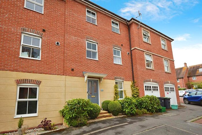 5 Bedroom Town House For Sale In Drovers, Sturminster Newton, DT10