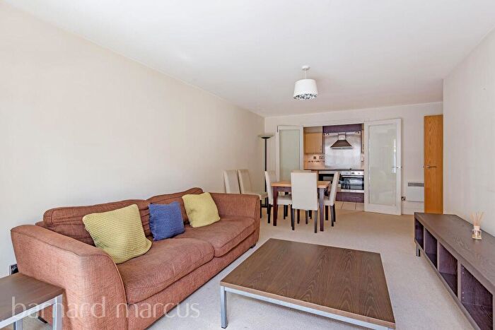 2 Bedroom Apartment To Rent In Smugglers Way, SW11