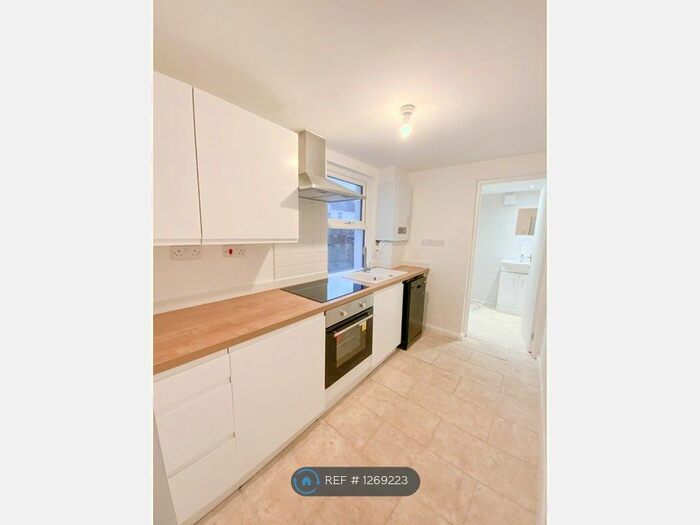 2 Bedroom Terraced House To Rent In Wykeham Street, Rochester ME2