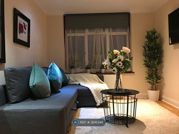 2 Bedroom Flat To Rent In Sidmouth Road, London, NW2