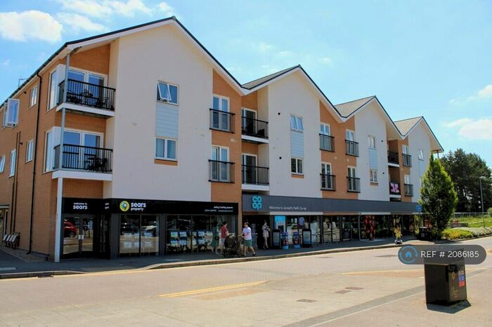 2 Bedroom Flat To Rent In Falcon Way, Bracknell, RG12