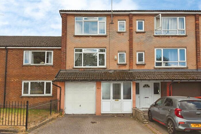 4 Bedroom Town House For Sale In Salisbury Close, Scunthorpe, DN17