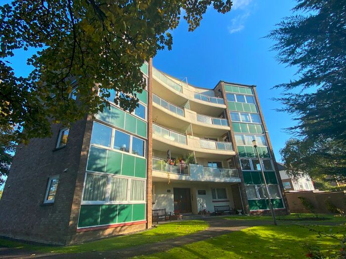 3 Bedroom Flat To Rent In Bruce Road, Glasgow G41