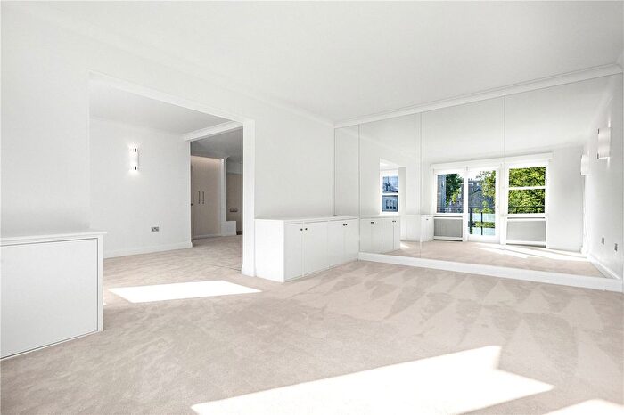 3 Bedroom Flat To Rent In Ennismore Gardens, London, SW7