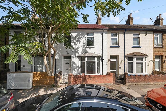 3 Bedroom Property For Sale In Grosvenor Road, Hanwell, W7