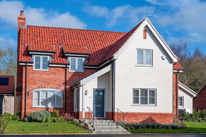 4 Bedroom Detached House For Sale In Holt Road, Norfolk, NR20