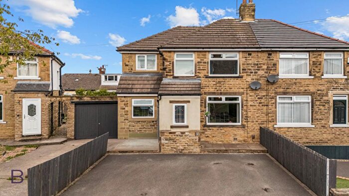 3 Bedroom Semi-Detached House For Sale In Eltham Grove, Bradford, BD6