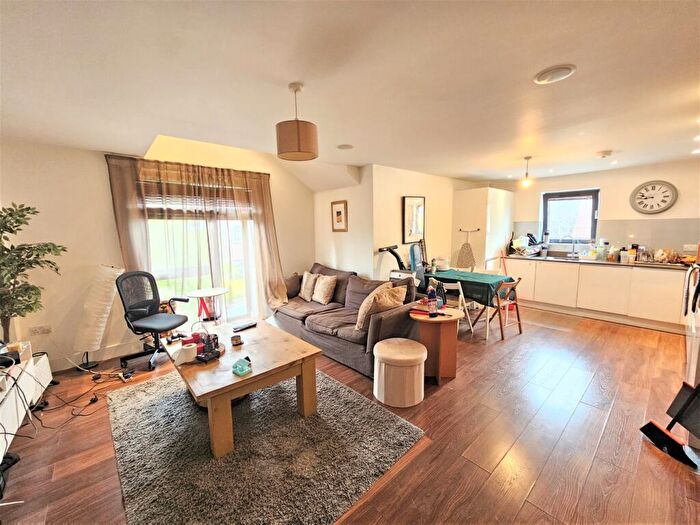 2 Bedroom Flat To Rent In High Road, East Finchley, N2