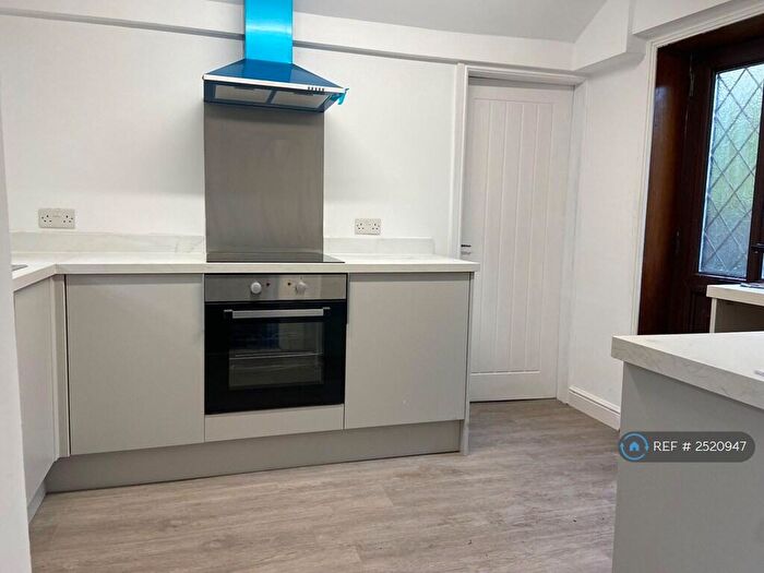 1 Bedroom Bungalow To Rent In Moorfield Street, Halifax, HX1