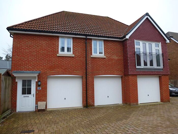 2 Bedroom Flat To Rent In Silent Garden Road, Liphook, GU30