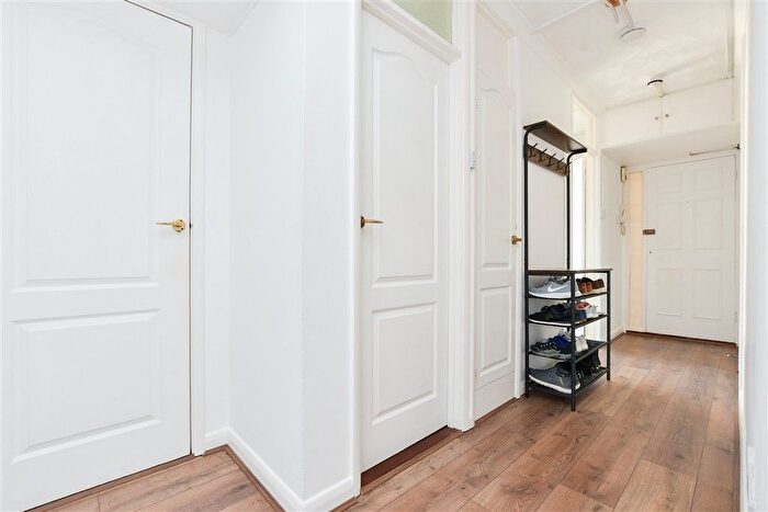 3 Bedroom Flat For Sale In Gainsboro Road, Birchington, Kent, CT7
