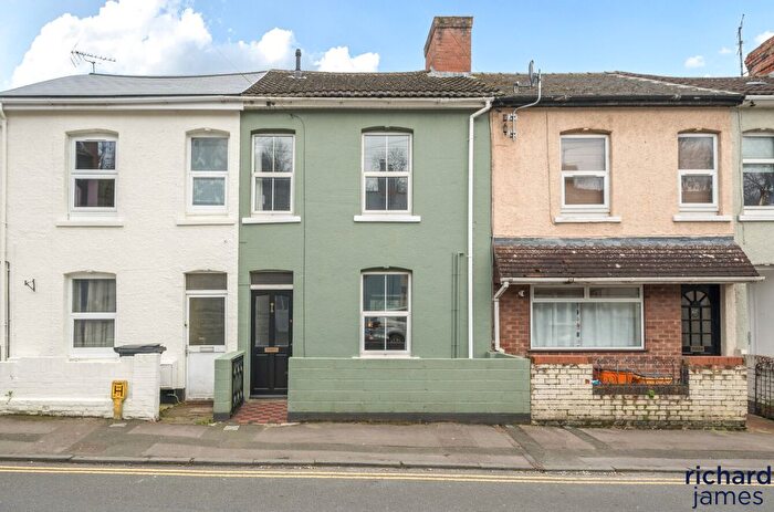 3 Bedroom Terraced House For Sale In Clifton Street, Kingshill, Swindon, SN1