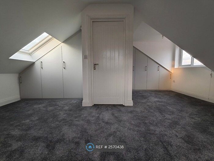 3 Bedroom Maisonette To Rent In Great West Road, Isleworth, TW7