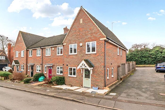 3 Bedroom End Of Terrace House For Sale In Hawthorn Park, Swanley, Kent, BR8