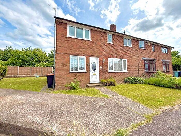 4 Bedroom Semi-Detached House For Sale In Jeans Way, Dunstable, LU5