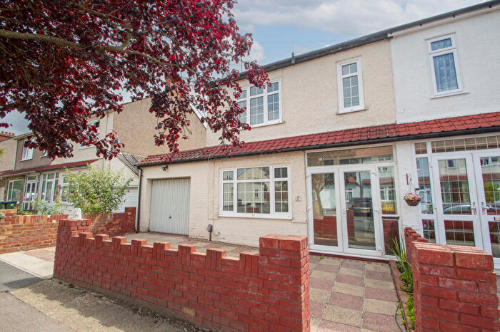 3 Bedroom Semi Detached House To Rent In Deepdene Road, Welling, DA16
