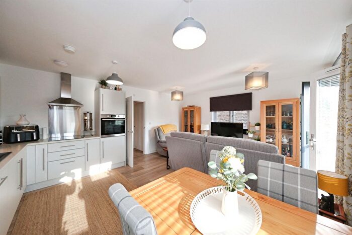 2 Bedroom Flat For Sale In Laver Drive, Chesterfield, S41