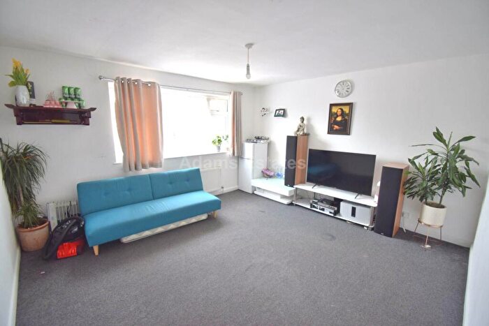 2 Bedroom Flat To Rent In Dedworth Road, Windsor, SL4